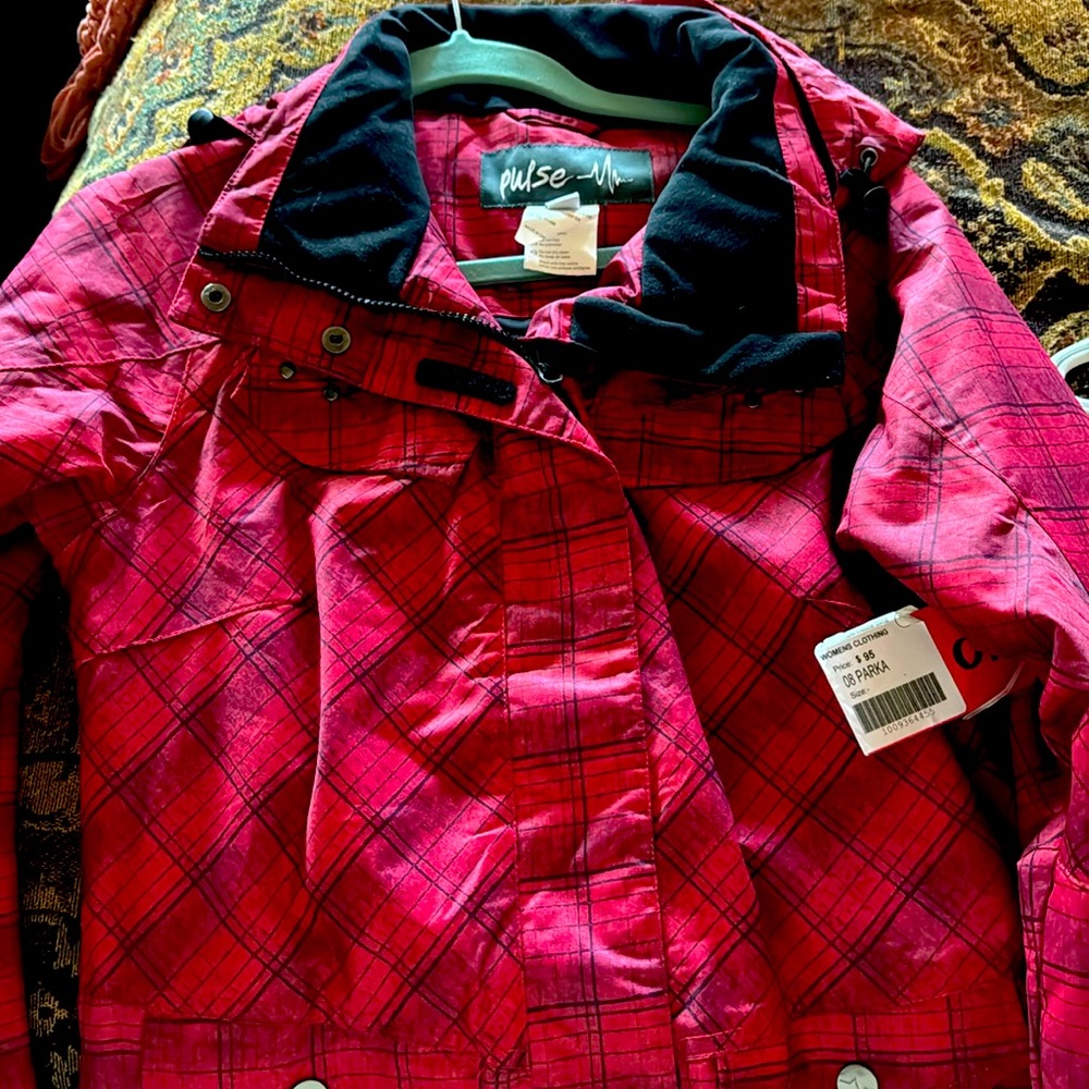 NWT PULSE Snow or Ski Parka and Pants Size Small (6-8)… so warm! Name brand.